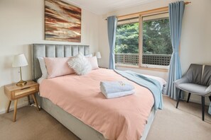 5 soverom, skrivebord, strykejern/-brett og wi-fi (inkludert)