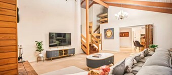 StayAU Spacious Garden Stunning 5BRM Home Wheelers Hill