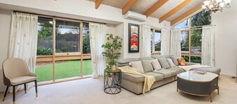 StayAU Spacious Garden Stunning 5BRM Home Wheelers Hill