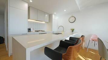 Fridge, microwave, oven, stovetop