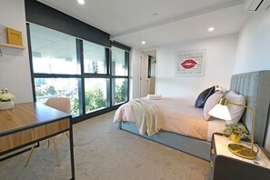 3 Schlafzimmer, Schreibtisch, Bügeleisen/Bügelbrett, kostenloses WLAN