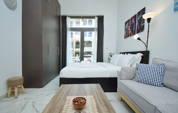 Family Studio, 1 King Bed, Non Smoking, Terrace | Living area