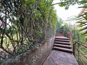 Property grounds - Villa Tellaro 8 pax, Waterfront holiday house with Pool, Wifi, BBQ, and Sea View (Tellaro)