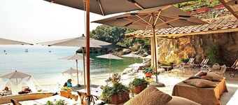 Villa Tellaro 8 pax, Waterfront holiday house with Pool, Wifi, BBQ, and Sea View