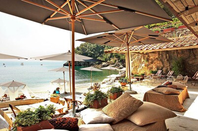 Villa Tellaro 8 pax, Waterfront holiday house with Pool, Wifi, BBQ, and Sea View