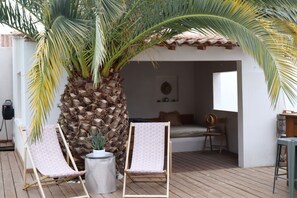 Terrace/patio - Maison du Bonheur - Piscine - Jacuzzi - Proche Plage (Aimargues)