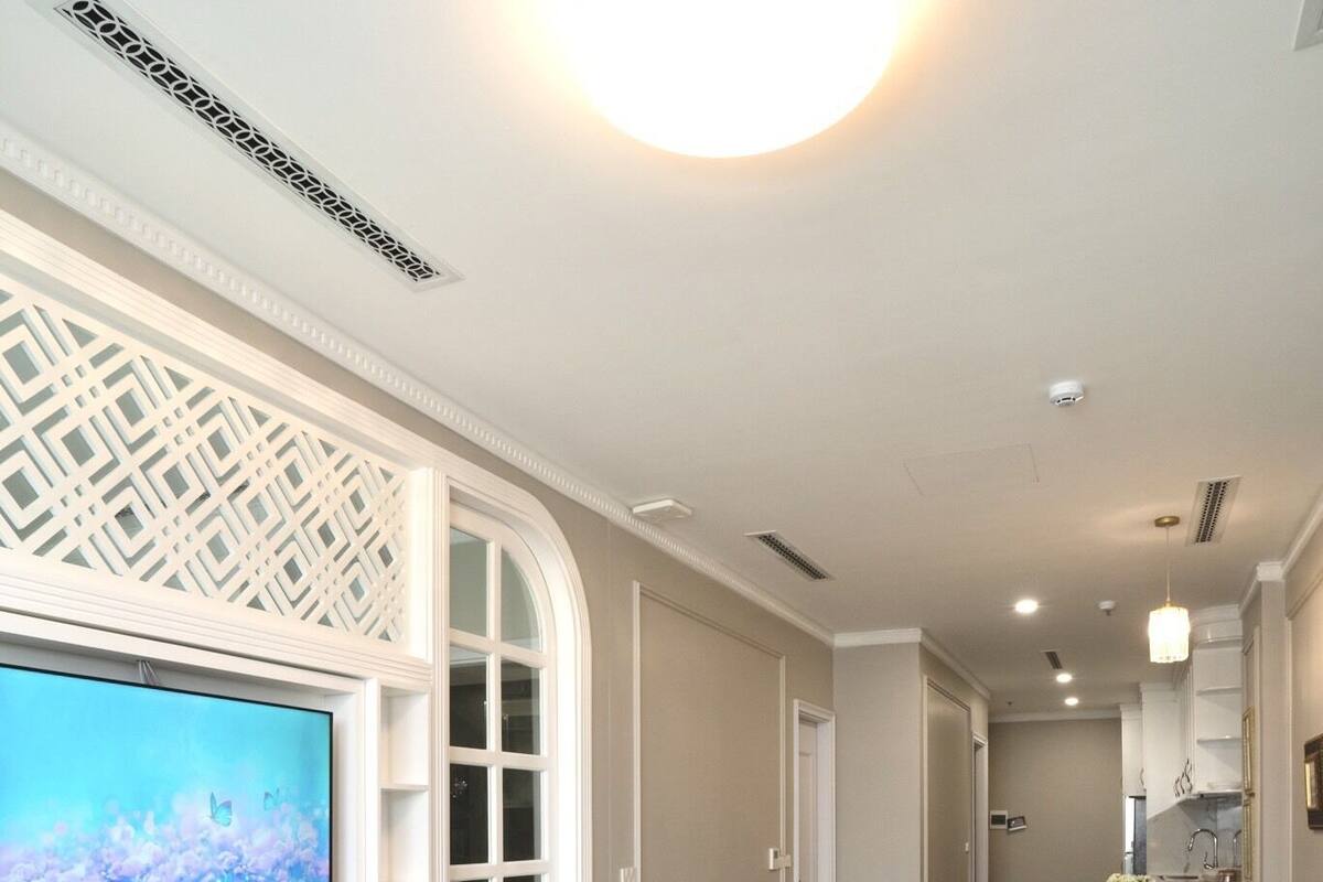 Economy-Apartment | Wohnbereich | 43-Zoll-Smart-TV mit Digitalempfang, Fernseher