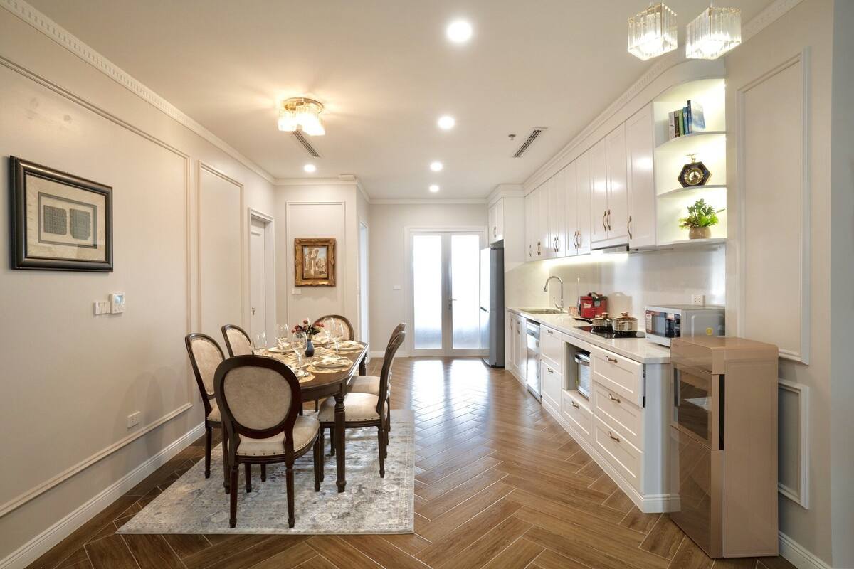 Luxury-Apartment | Wohnbereich | 43-Zoll-Smart-TV mit Digitalempfang, Fernseher