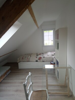 5 chambres, fer et planche à repasser