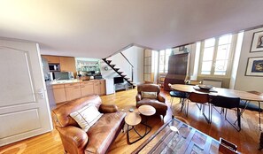 TV - Large 3 bed/3 shower rooms close to the beach, shops, restaurants & Old Nice. (Nice)