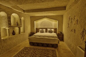 Family Room | Free minibar items, individually decorated, individually furnished, desk - CaveAdocia Stone&Cave House (Ürgüp)