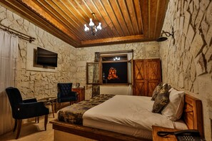 Standard Room | Free minibar items, individually decorated, individually furnished, desk - CaveAdocia Stone&Cave House (Ürgüp)