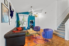 Smart TV, fireplace, video games, books - Near Kalahari, Cowboy Pool, Arcade, King Beds, Grill , Large Patio, Firepit (Round Rock)