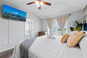 3 bedrooms, desk, iron/ironing board, travel cot - Near Kalahari, Cowboy Pool, Arcade, King Beds, Grill , Large Patio, Firepit (Round Rock)