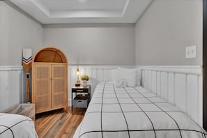 3 bedrooms, desk, iron/ironing board, travel crib