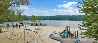 Hot Tub, Fire Pit, Gazebo & Arcade | Sleeps 8