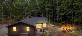 Hot Tub, Fire Pit, Gazebo & Arcade | Sleeps 8