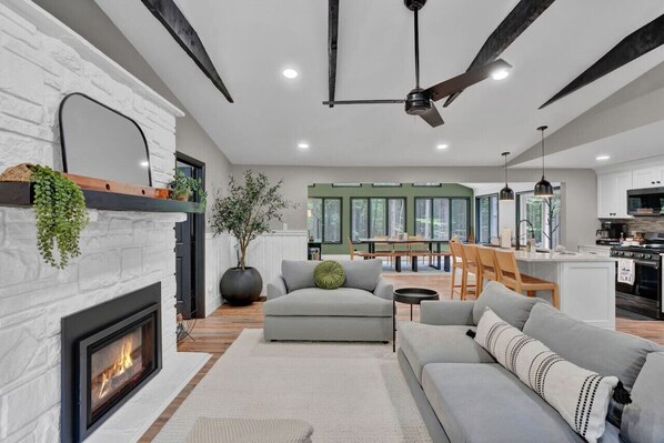 TV, fireplace, stereo