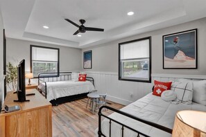 3 bedrooms, desk, iron/ironing board, travel crib