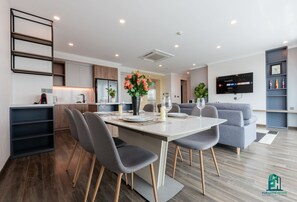 Deluxe Apartment | Private kitchen | Fridge, microwave, stovetop, rice cooker - Paradise Home 5 Tu Hoa (Hanoi)