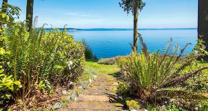 Family Friendly Water View Retreat w/ Sauna