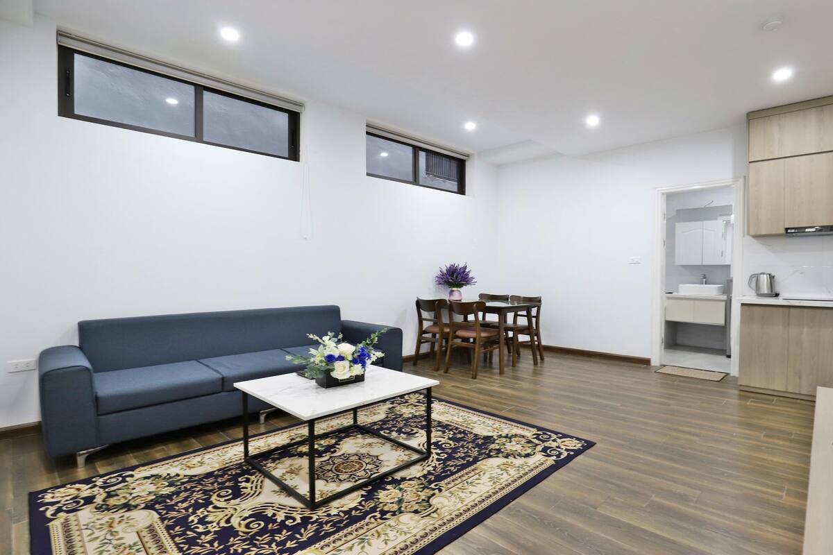 Appartement Deluxe | Aire de séjour | Téléviseur connecté de 43 po avec télévision numérique, téléviseur