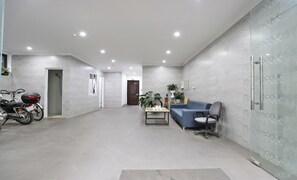 Reception - Paradise Home West Lake 19 To Ngoc Van (Hanoi)