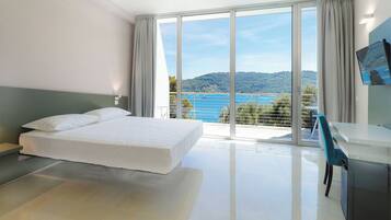 1 bedroom, minibar, desk, free WiFi