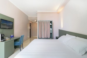 Minibar, escritorio, wifi gratis y ropa de cama