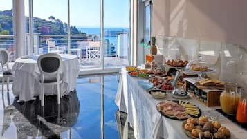 Petit-déjeuner buffet compris tous les jours