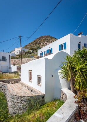 Exterior - At The Side Of The Castle (Milos)