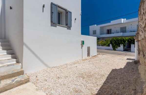Exterior detail - Island Dreams - Apartment #1 (Milos)
