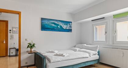 Krone - ES Bhf - 2Zi & 90m2 & 6xPrs - Balkon - 65"TV & Netflix