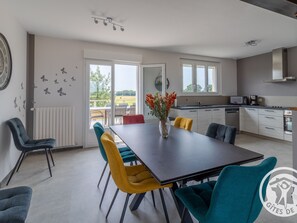 Dining - Charming 3-Bedroom Retreat with Terrace, Garage, and Close to Zoo - Perfect for Families and Motorcyclists (Noyant-Villages)