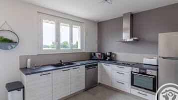 Fridge, microwave, oven, dishwasher