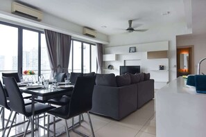 Dining - Modern High Floor 3BR Apt Bathtub Bkt Bintang (Kuala Lumpur)
