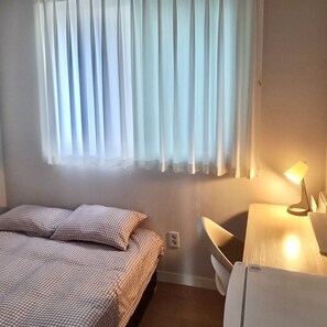 Basic Double Room | Soundproofing, free WiFi - King's garden -Ikseon Stay (Seoul)