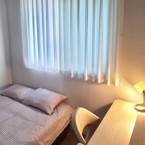 Basic Double Room | Soundproofing, free WiFi