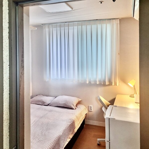 Basic Double Room | Soundproofing, free WiFi