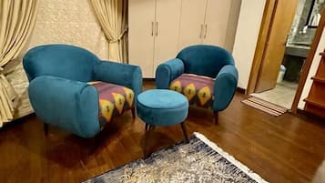 Apartamento executivo | Área de estar | TV LCD 36 polegadas com canais digitais, TV