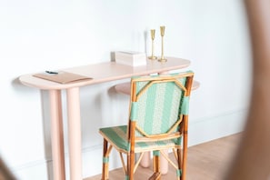 Executive-rum | Sängtillbehör av högsta kvalitet och minibar med vissa gratis produkter