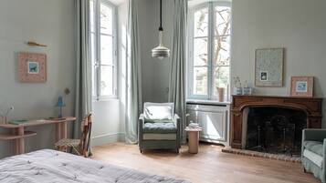Suíte júnior | Roupas de cama premium, frigobar (abastecido com alguns itens grátis)