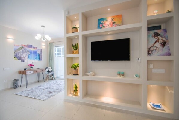 Basic Apartment | Living area