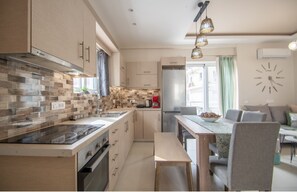 Basic Apartment | Private kitchen
