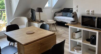 Beachside Apartment Near Thalassotherapy, Sleeps 4