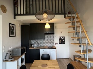Microwave, stovetop, dishwasher, toaster - Beachside Apartment Near Thalassotherapy, Sleeps 4 (Cabourg)