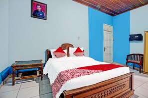 Standard Double Room | Desk, laptop workspace, free WiFi, bed sheets