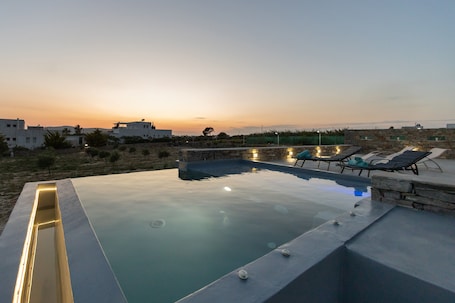 Pool. Villa 'Blue Bell Resort Sunset' with Private Pool, Wi-Fi and Air Conditioning