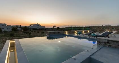 Villa 'Blue Bell Resort Sunset' with Private Pool, Wi-Fi and Air Conditioning