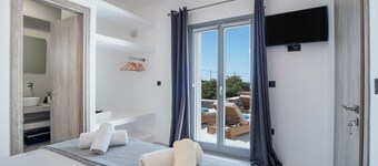 Villa 'Blue Bell Resort Sunrise' with Sea View, Wi-Fi and Air Conditioning